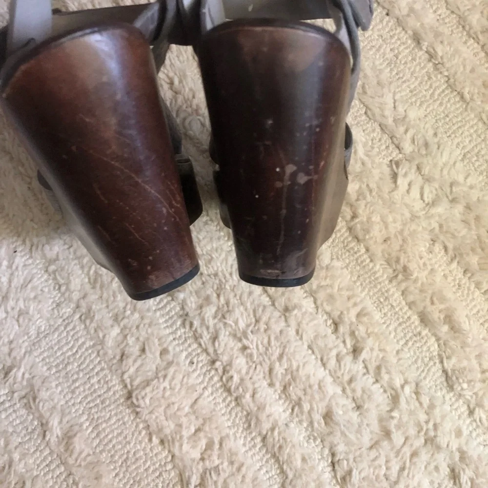 Theory Gray Sabrina Wedge Sandals size 40 crocodile pattern wooden platform heel